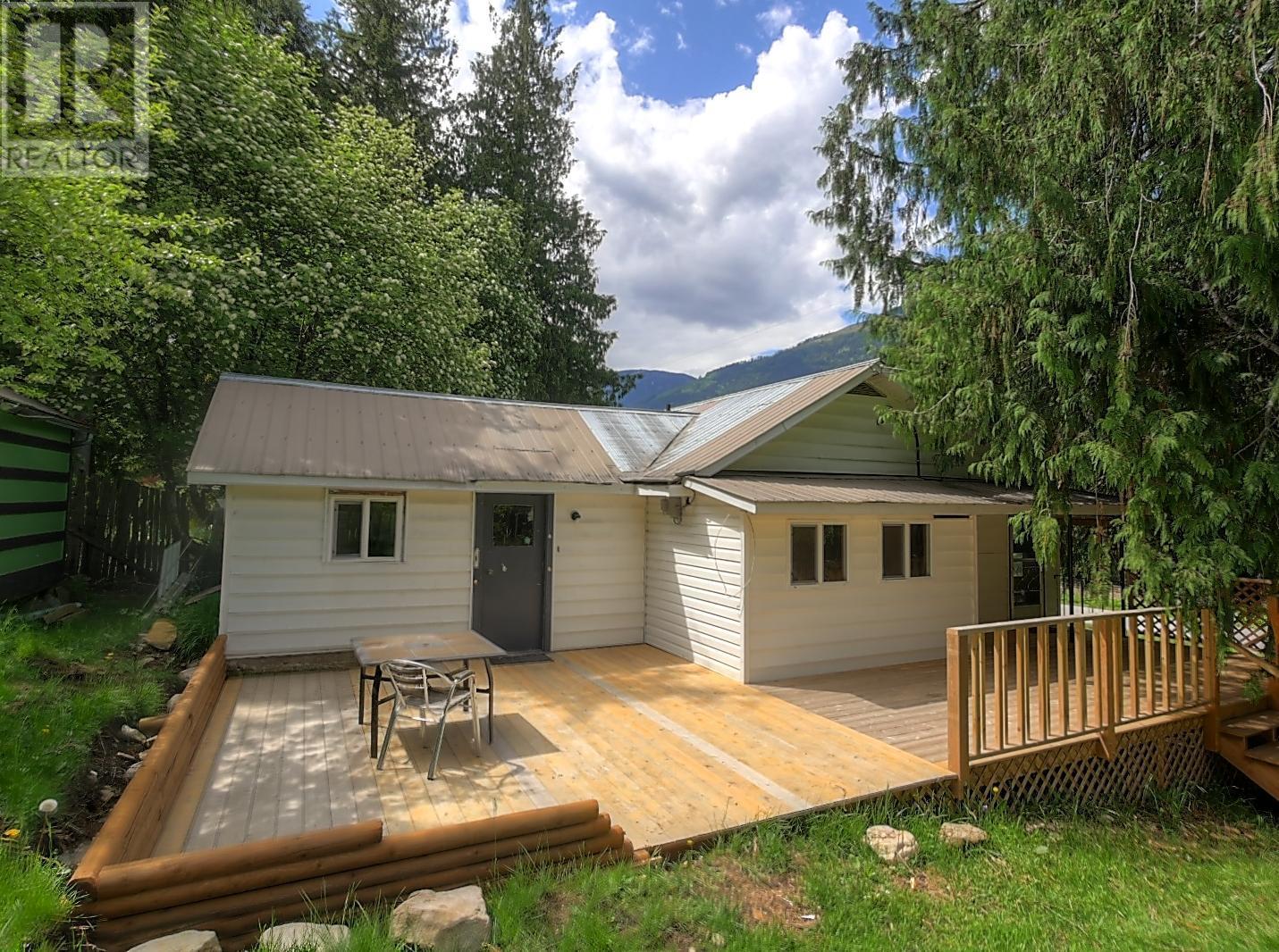 8312 PROCTER EAST Road, procter, British Columbia