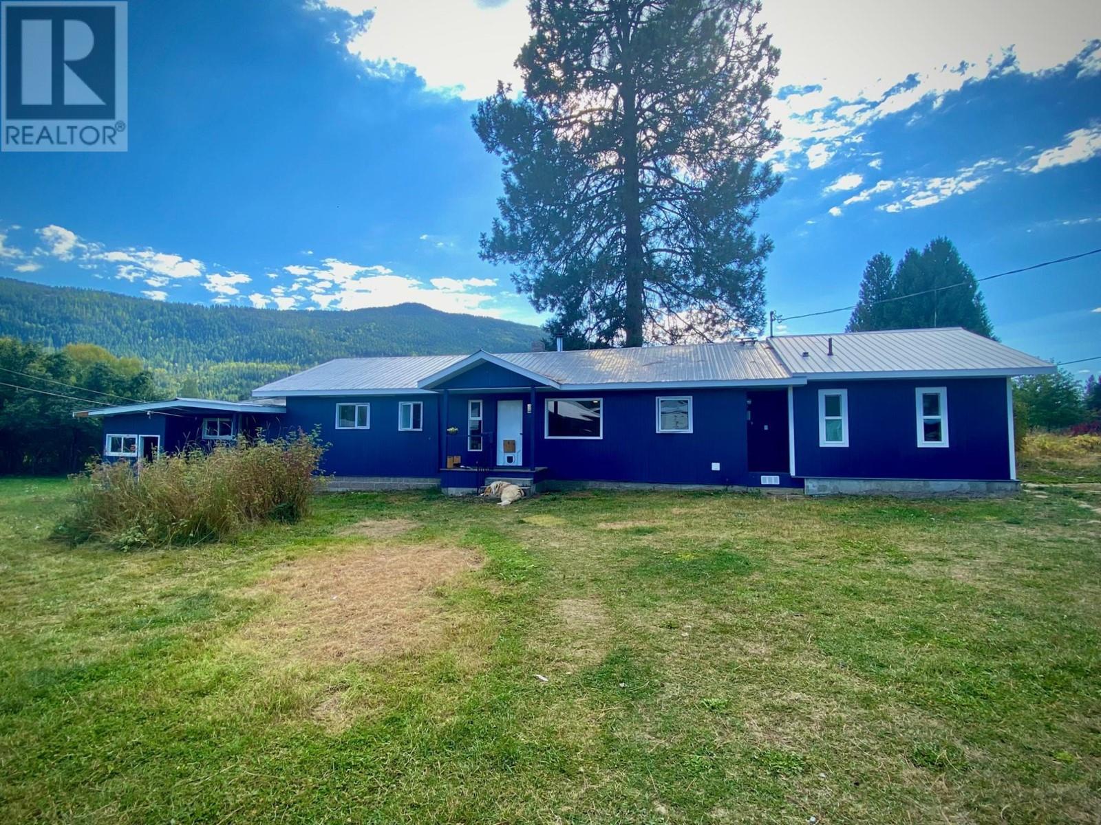 3464 KRESTOVA Crescent, krestova, British Columbia