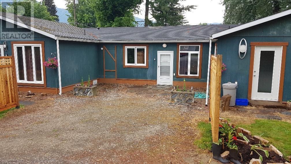88 1ST  NW Avenue, nakusp, British Columbia