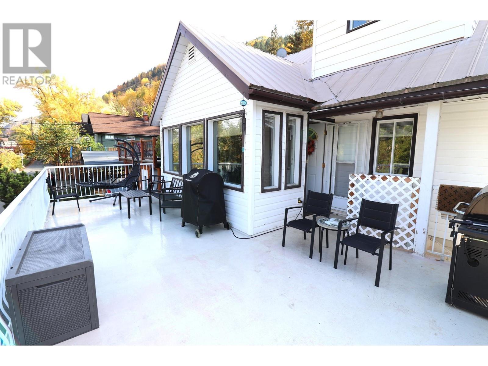 1834 WILMES Lane, trail, British Columbia