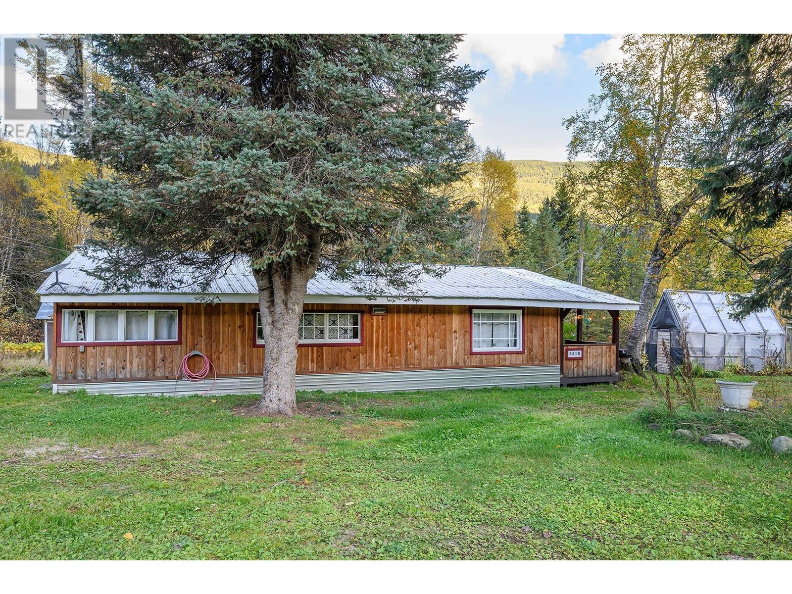 3818 DIAMOND Drive, blue river, British Columbia