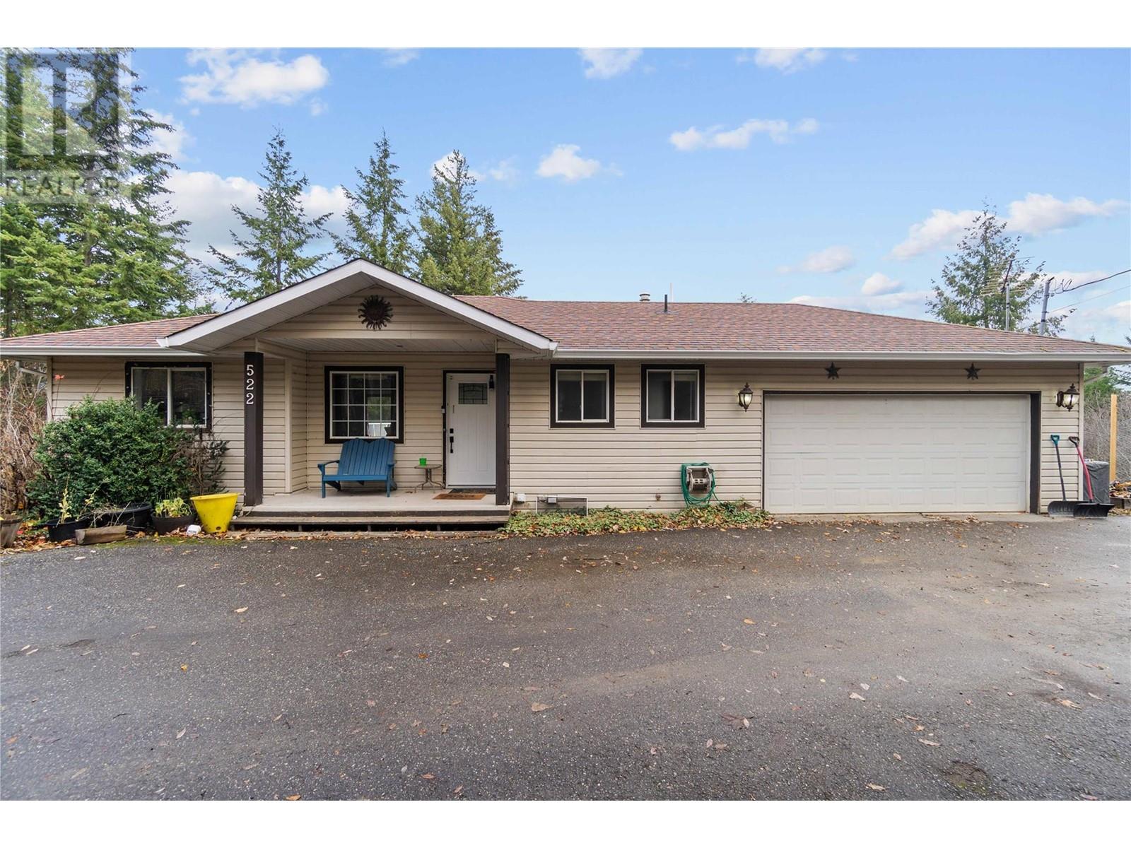 522 Caouette Road, sorrento, British Columbia