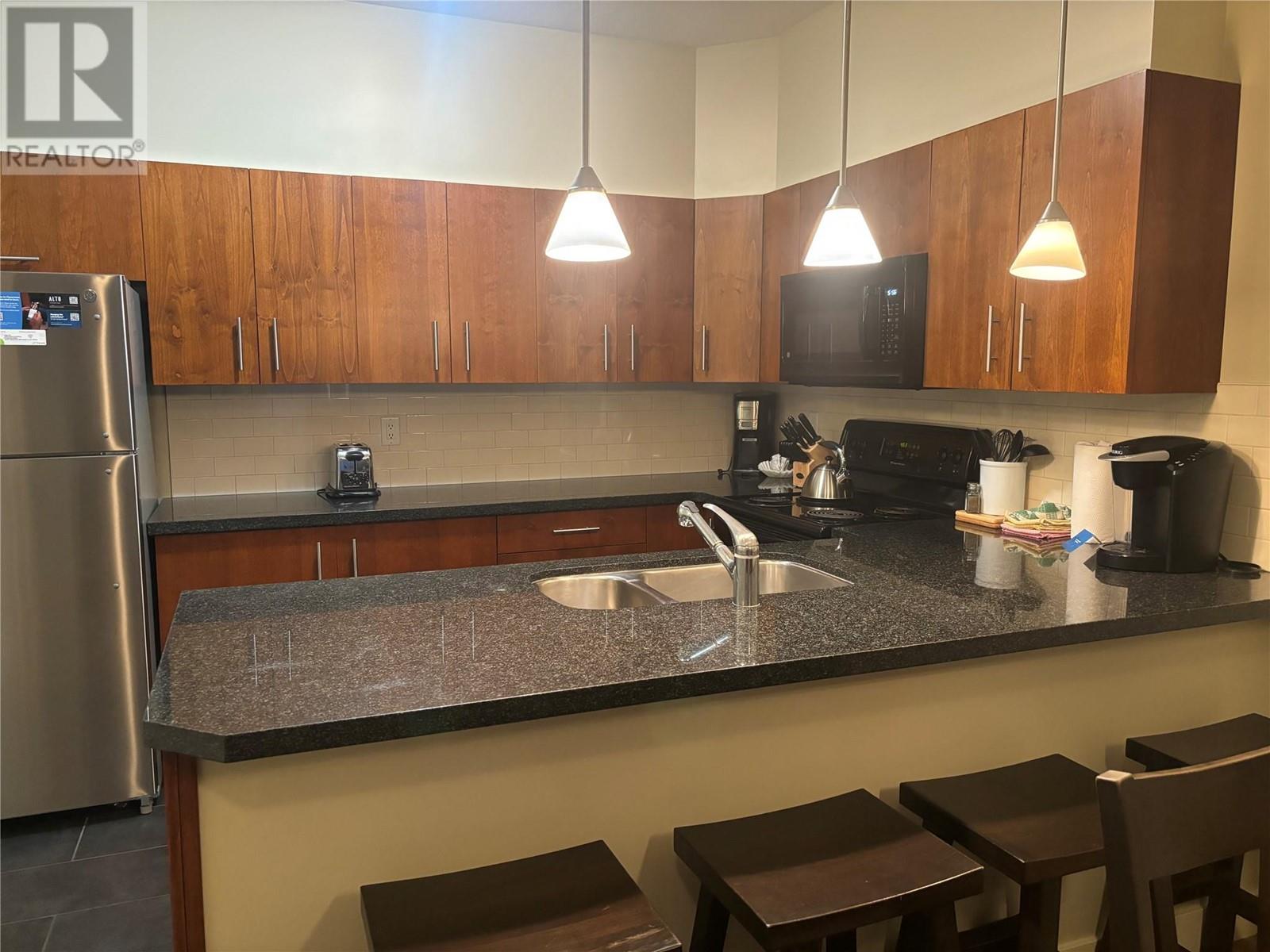 2049 Summit Drive Unit# 314D, panorama, British Columbia
