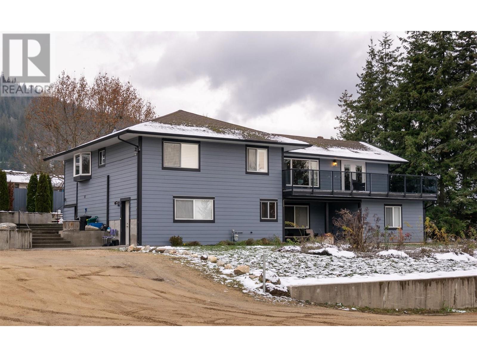 1350 13 Avenue SE, salmon arm, British Columbia