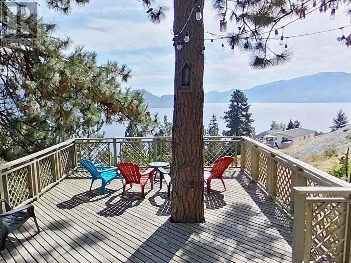5821 Atkinson Crescent, peachland, British Columbia