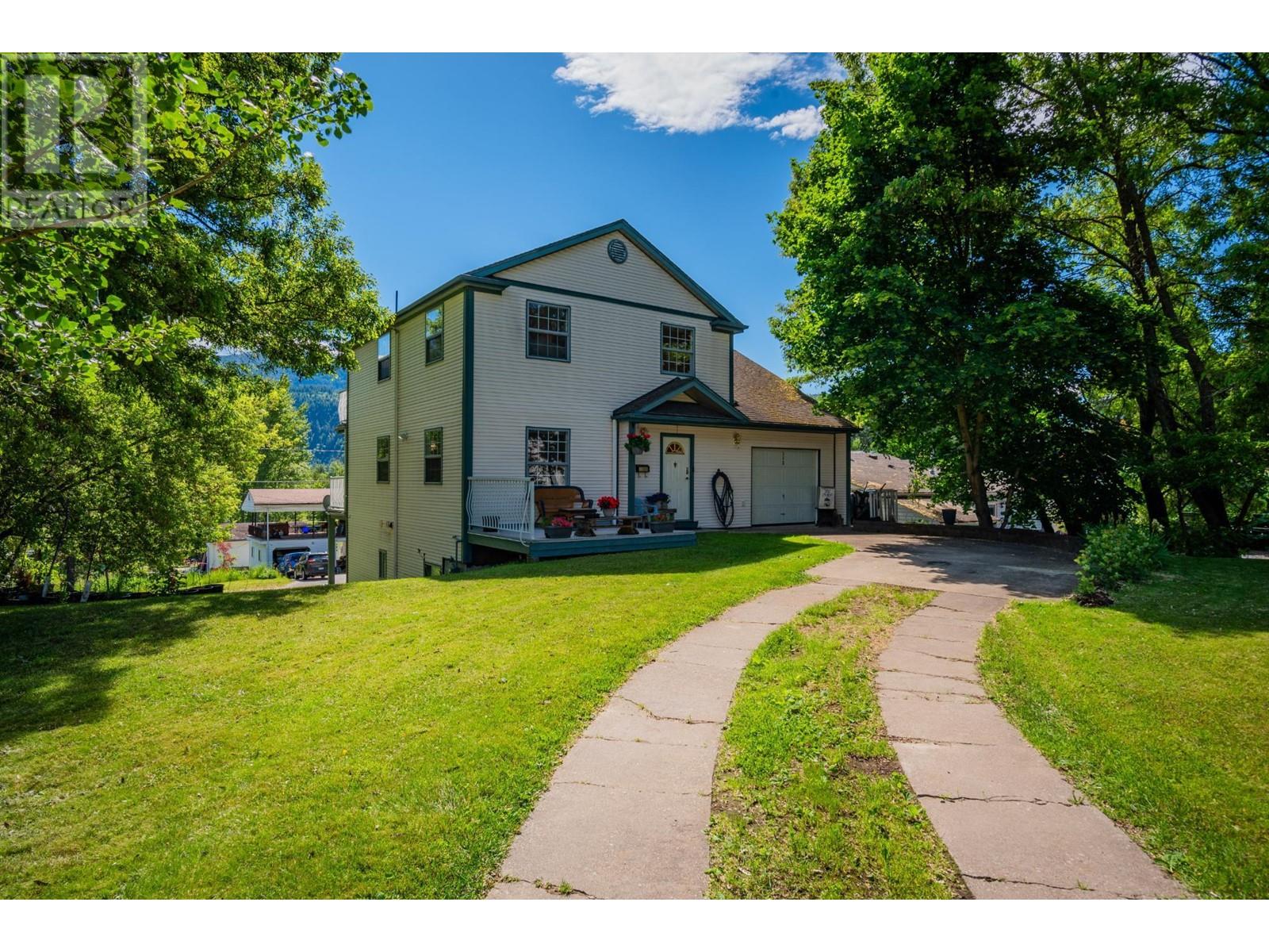502 7TH Street, castlegar, British Columbia