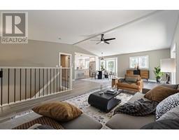7430 Crowfoot Drive, anglemont, British Columbia