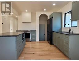 6295 COLLEGE Road, grand forks, British Columbia