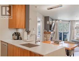 2050 Summit Drive Unit# 202, panorama, British Columbia