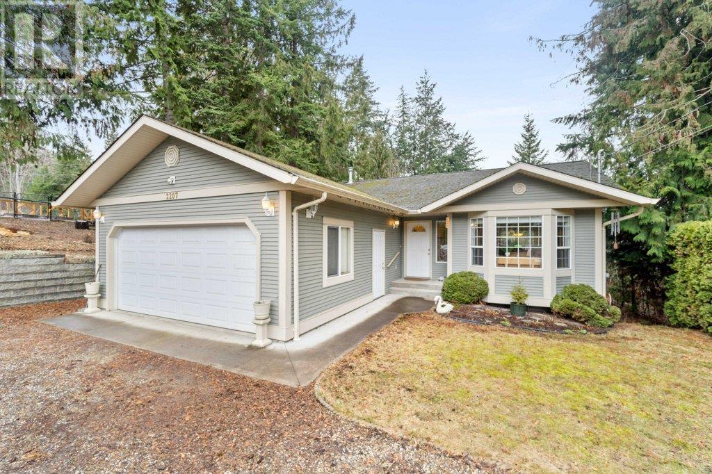 2207 Lakeview Drive, blind bay, British Columbia