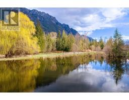 4856 32ND Street, canyon, British Columbia