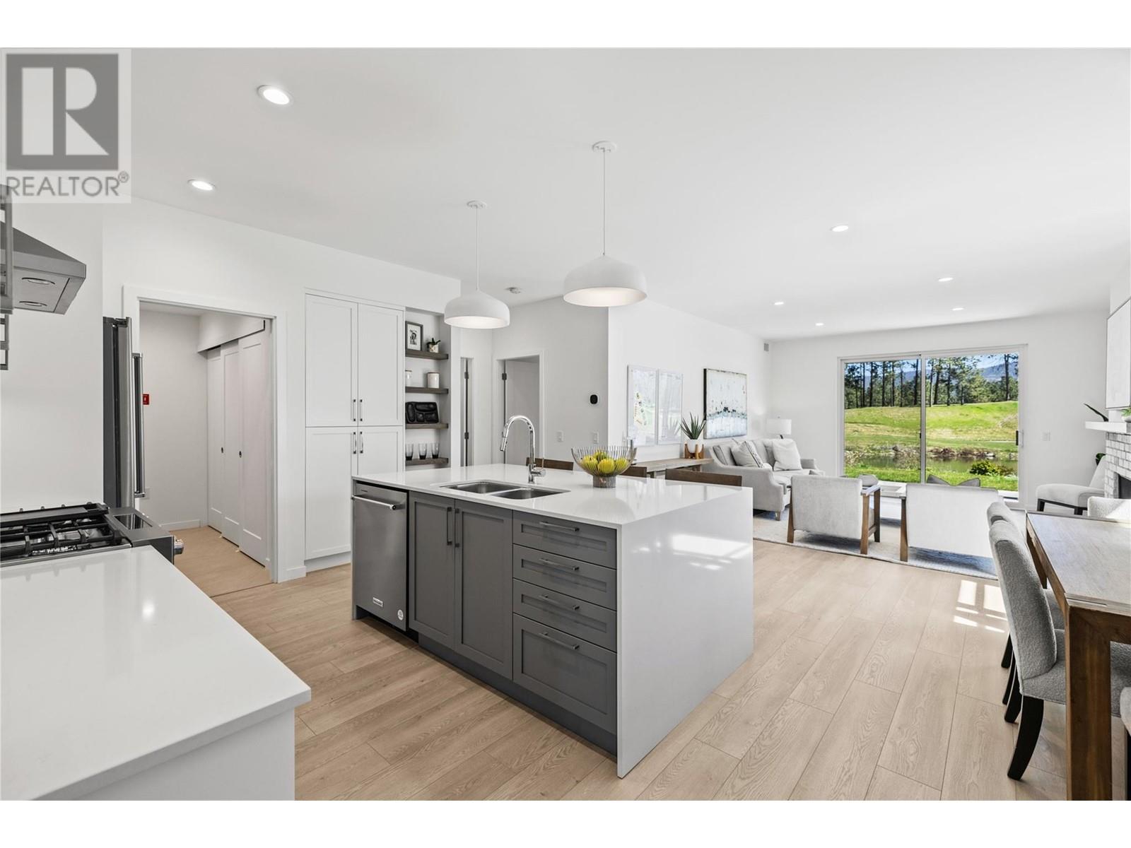 1979 Country Club Drive Unit# 10, kelowna, British Columbia