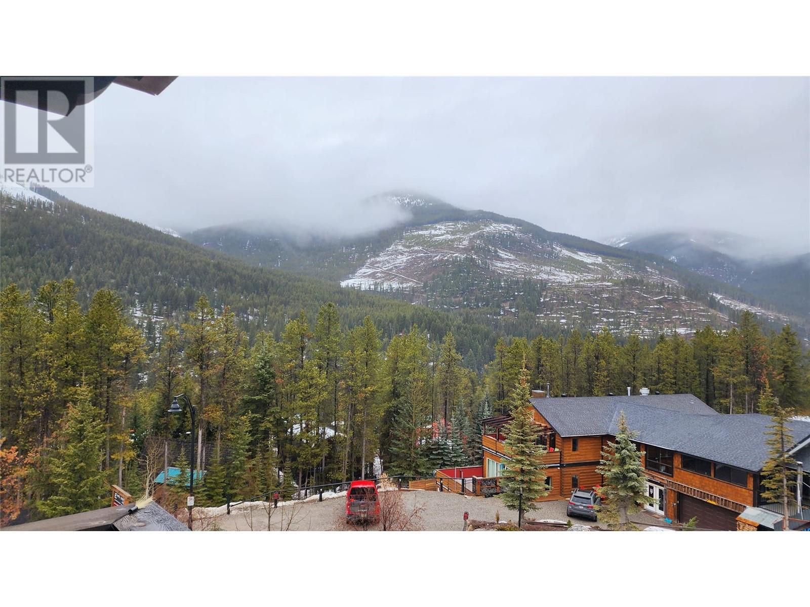 2064 Summit Drive Unit# 310, panorama, British Columbia