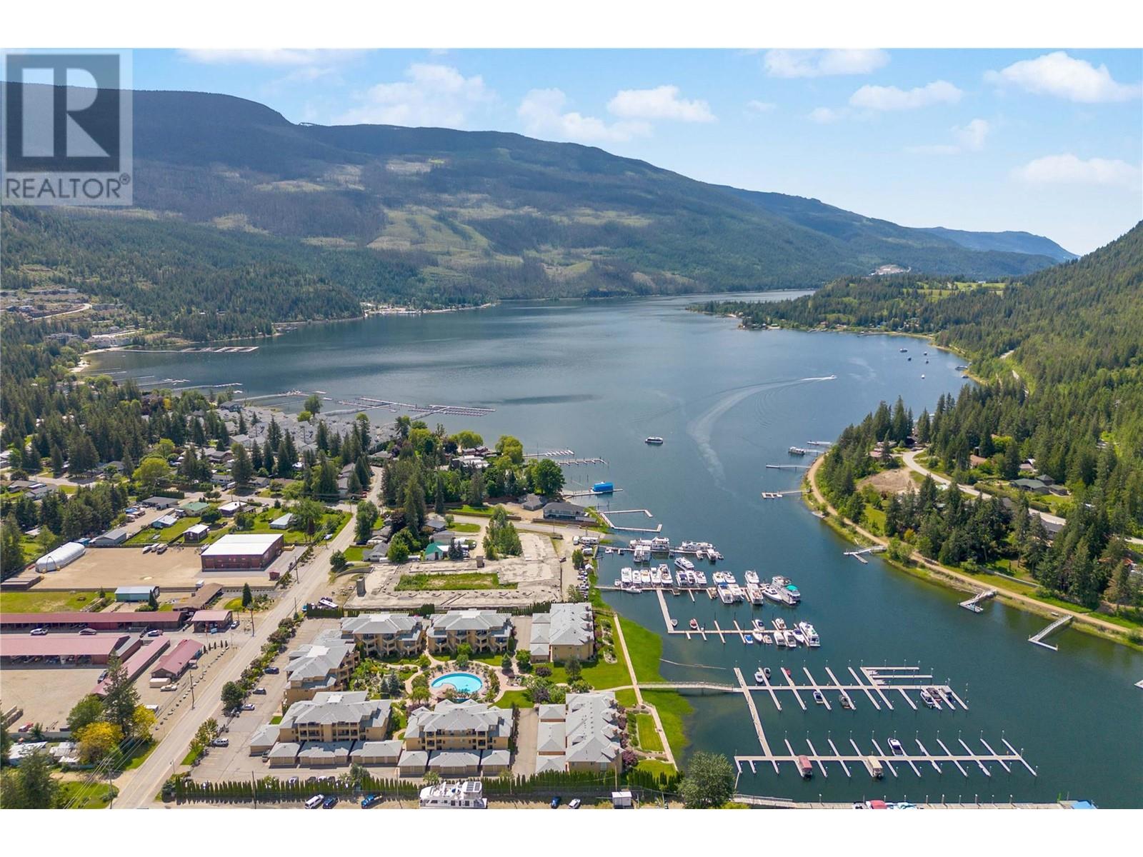 714 Riverside Avenue Unit# 32, sicamous, British Columbia