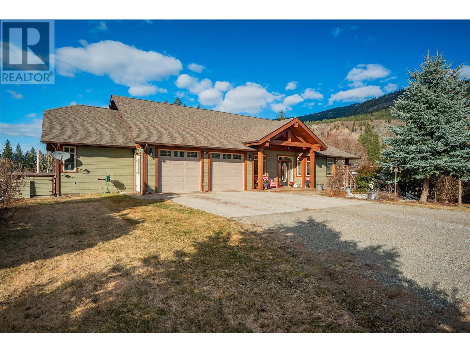 250 1ST Avenue, christina lake, British Columbia