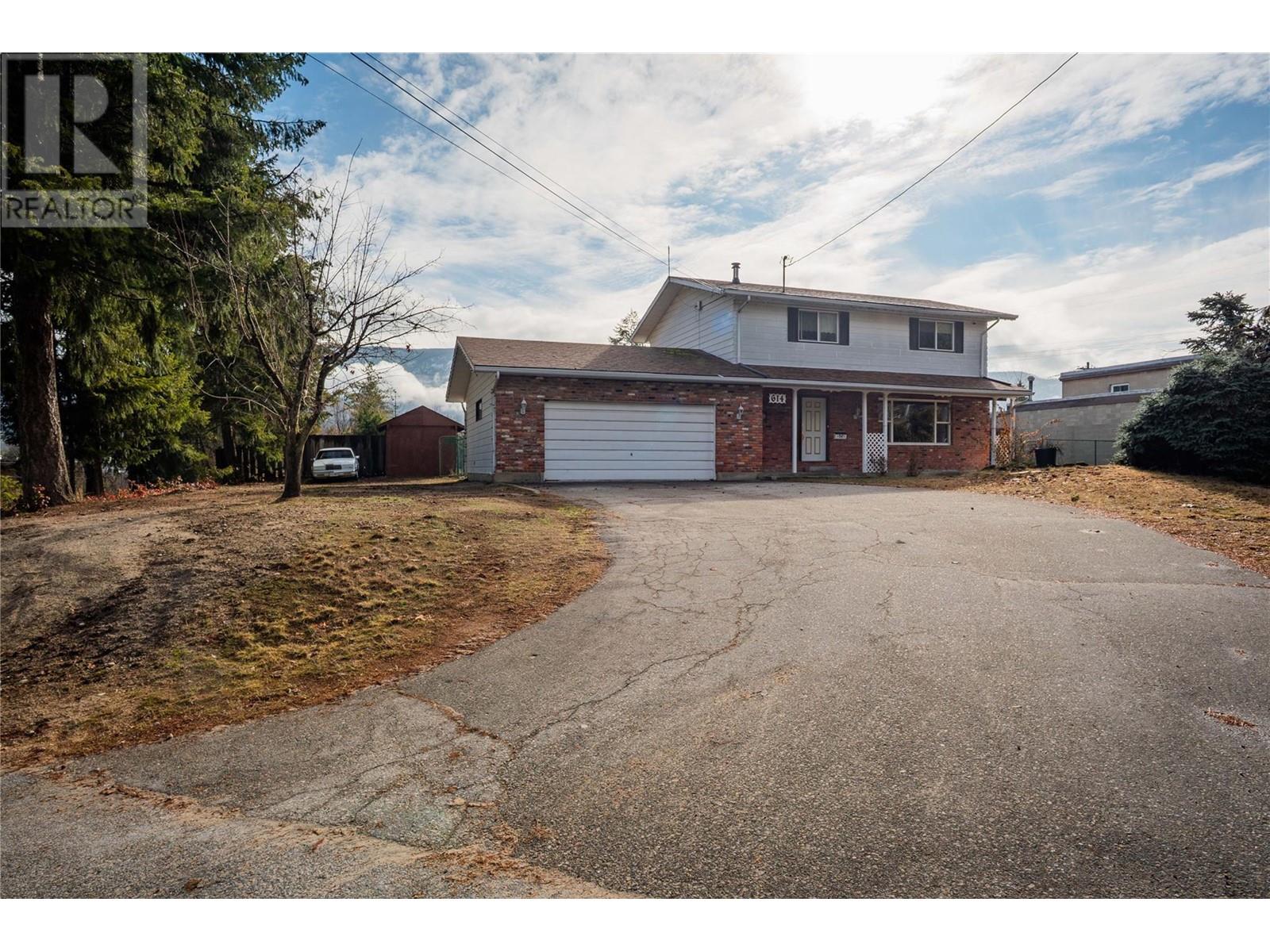 614 12TH Street, castlegar, British Columbia
