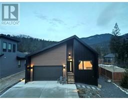 1448 JUNIPER Street, golden, British Columbia
