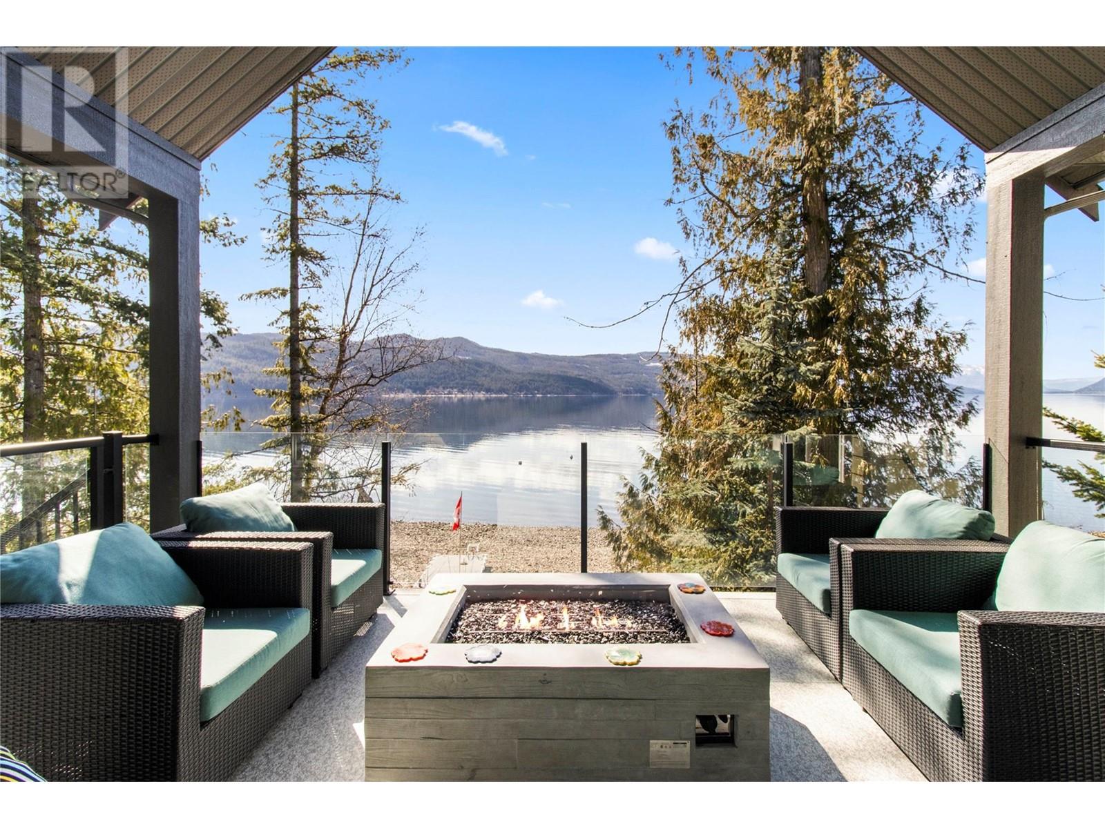 6076 Davis Road, magna bay, British Columbia