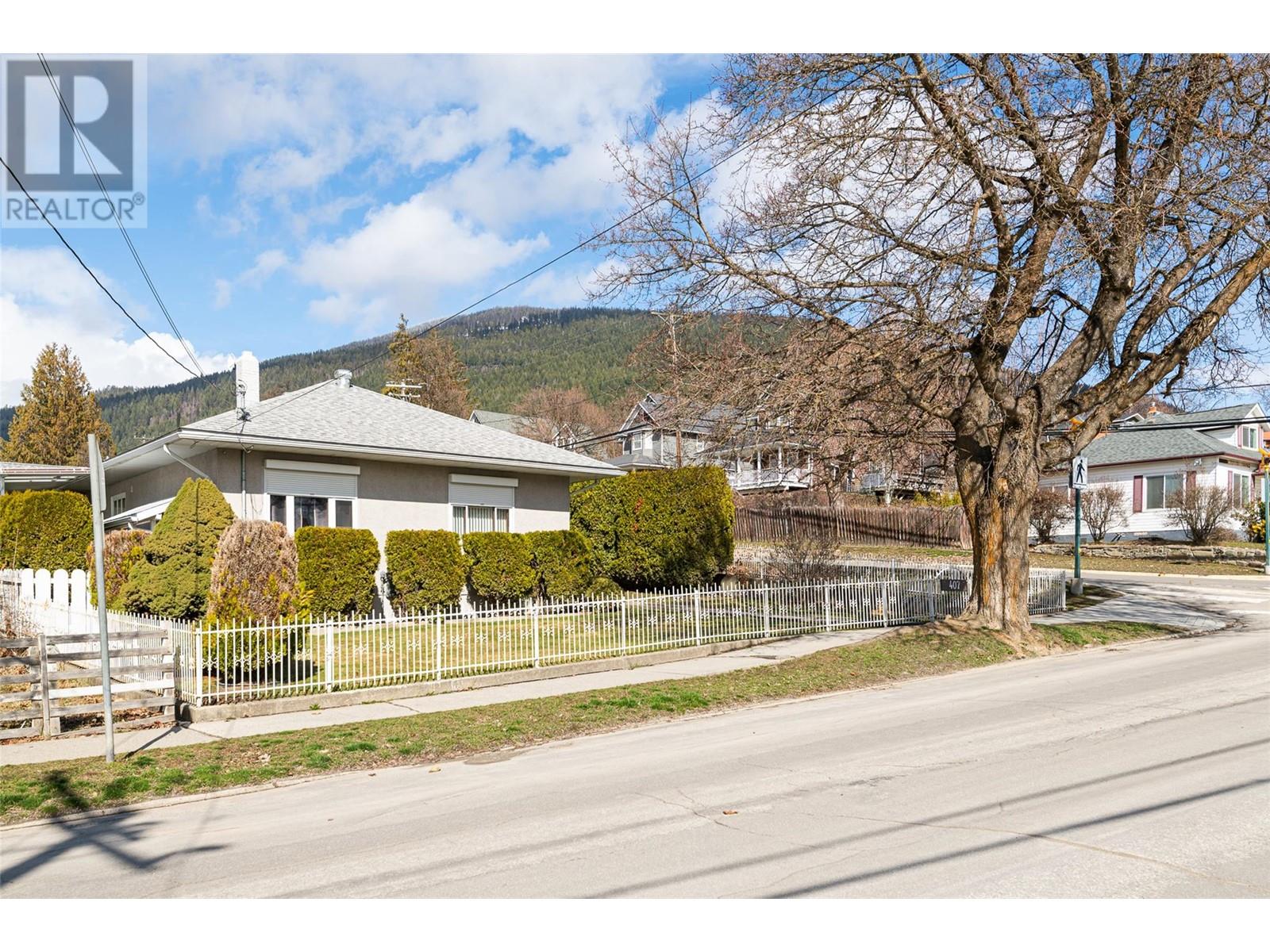 407 10th Avenue N, creston, British Columbia