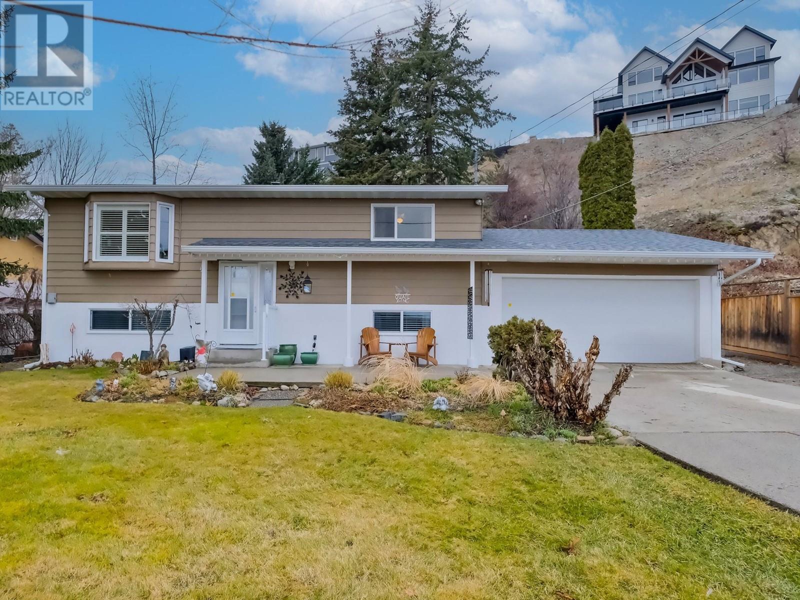 5882 Victoria Street, peachland, British Columbia