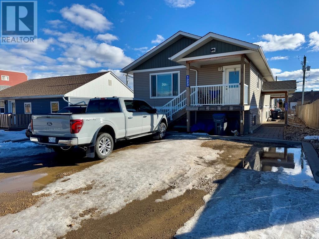 1323/1325 101 Avenue, dawson creek, British Columbia