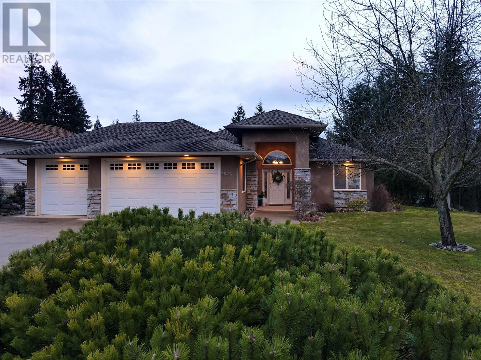 2523 Golf View Crescent, blind bay, British Columbia