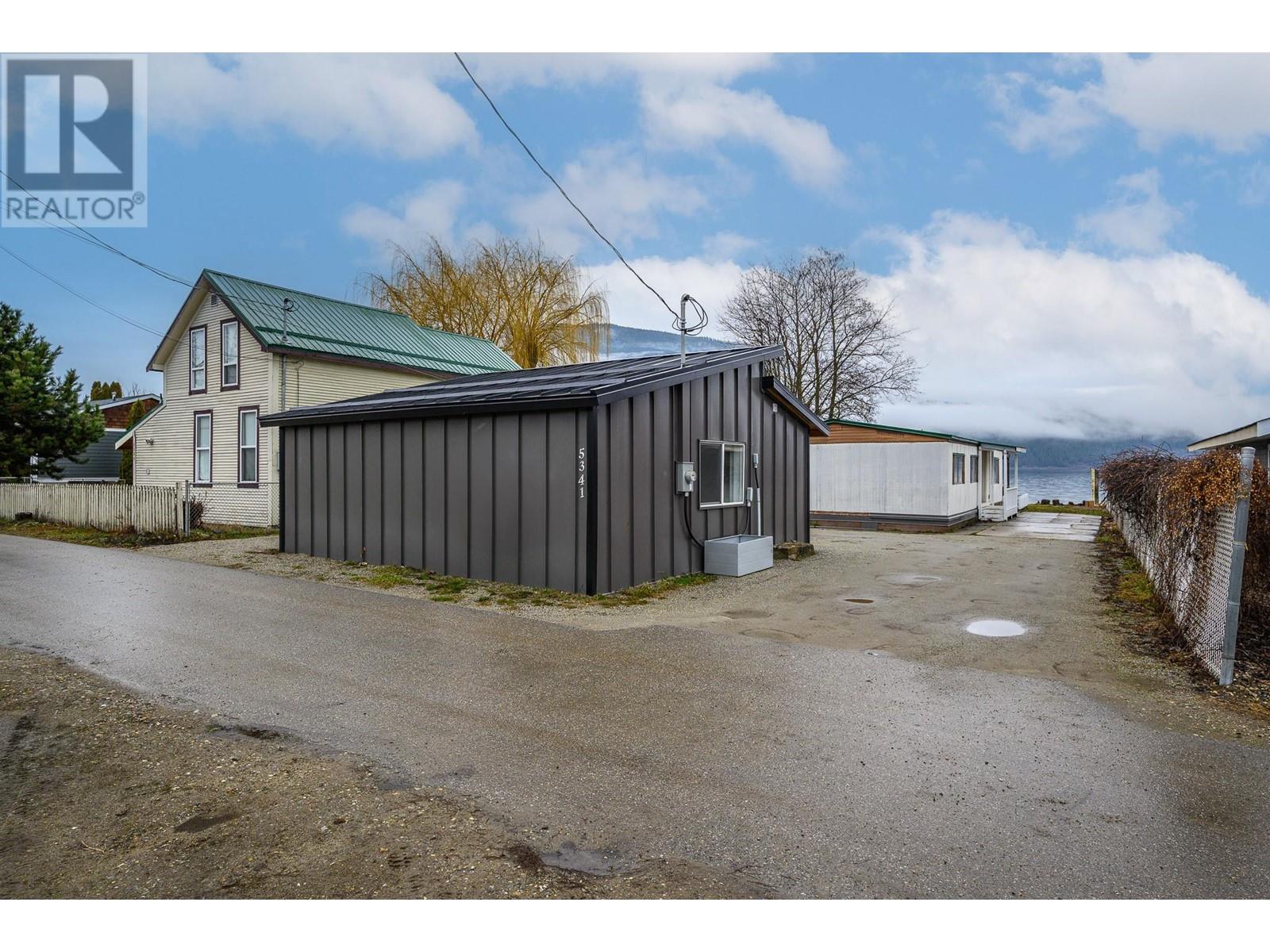 5341 75 Avenue NE, salmon arm, British Columbia