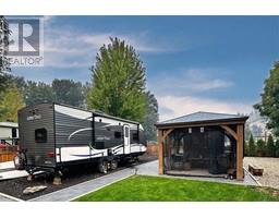 17 Marina Way, lee creek, British Columbia
