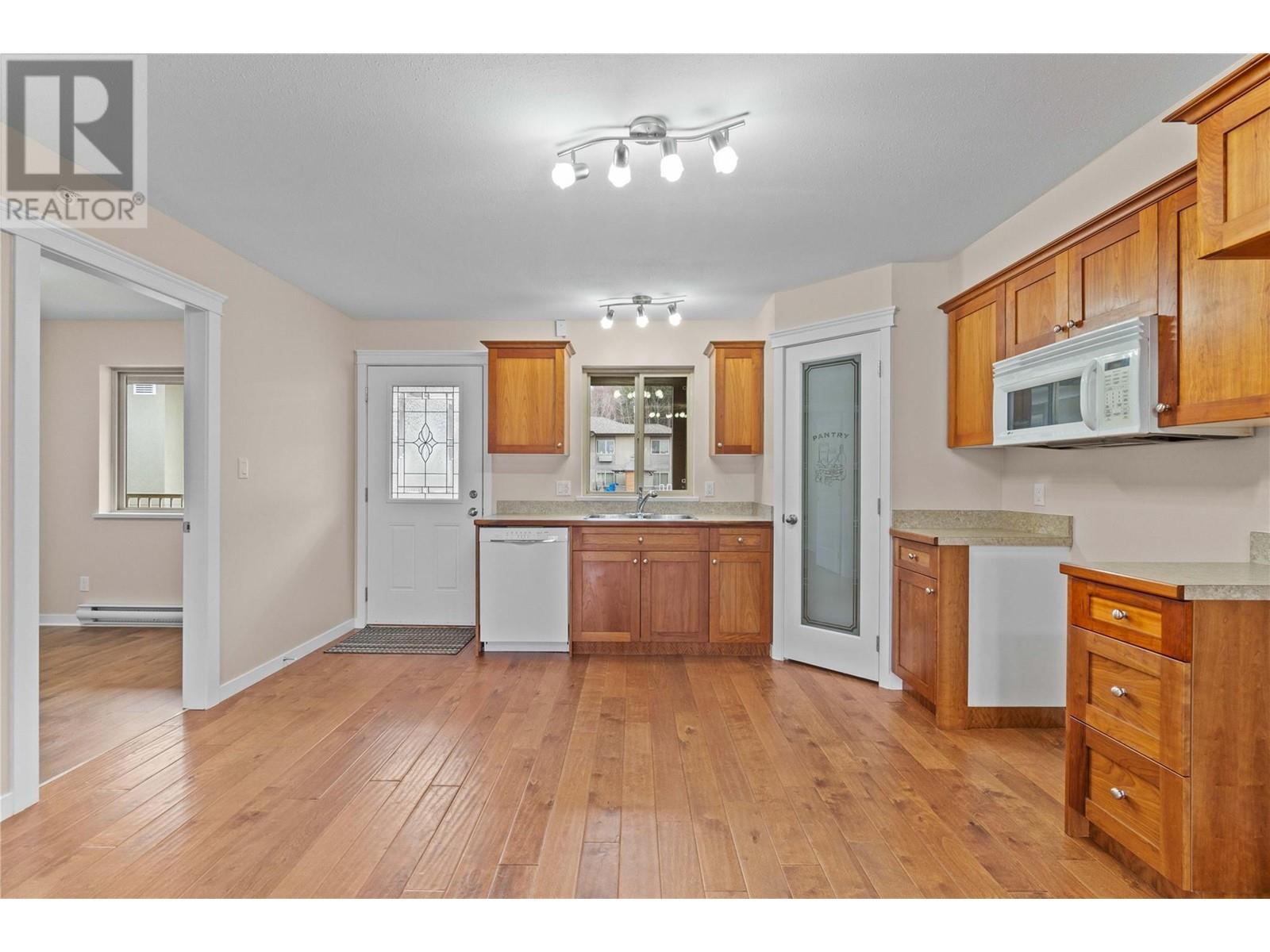 781 2 Street SE Unit# 203, salmon arm, British Columbia