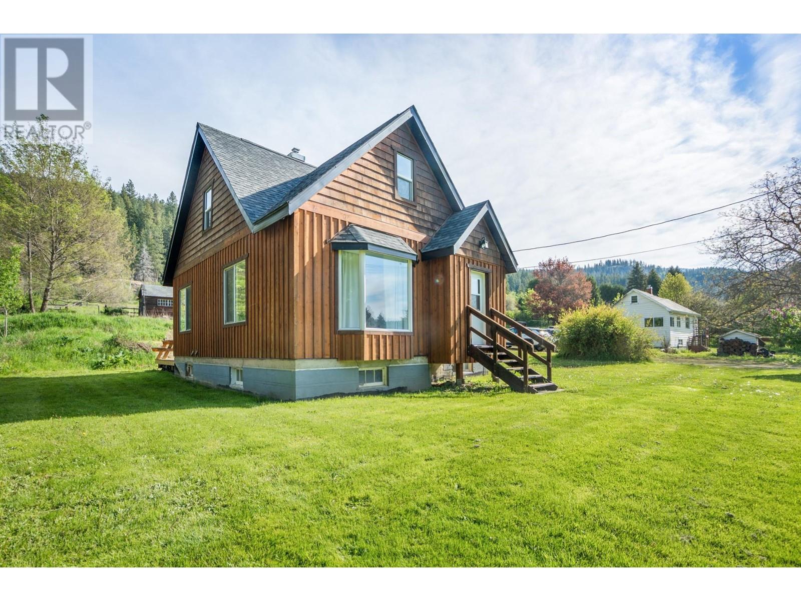 3289 Broadwater Road, robson, British Columbia