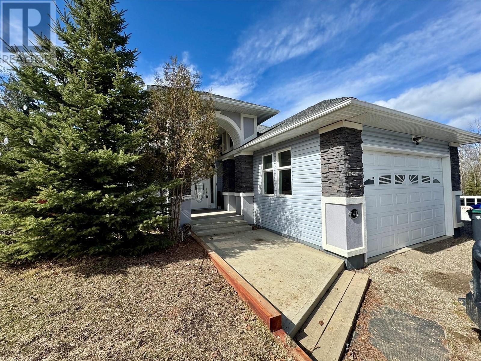 148 KINUSEO Avenue, tumbler ridge, British Columbia