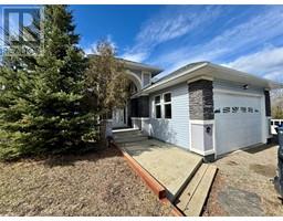 148 KINUSEO Avenue, tumbler ridge, British Columbia