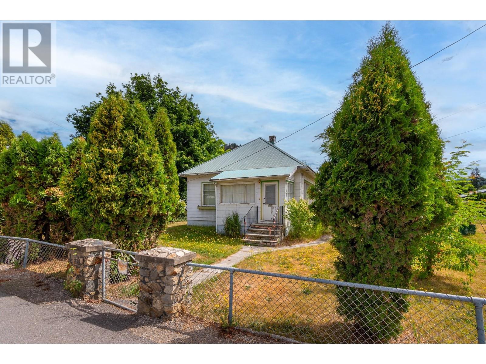 2265 Shuswap Avenue, lumby, British Columbia