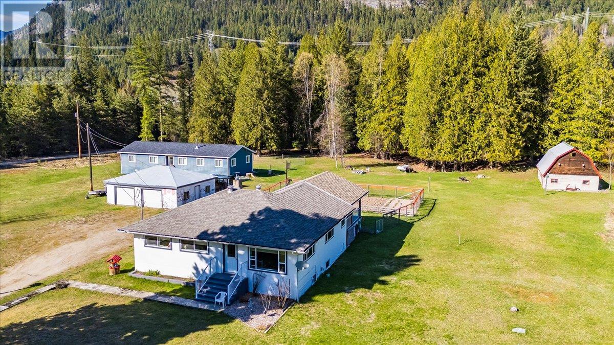3006 Highway 6 Highway, slocan park, British Columbia
