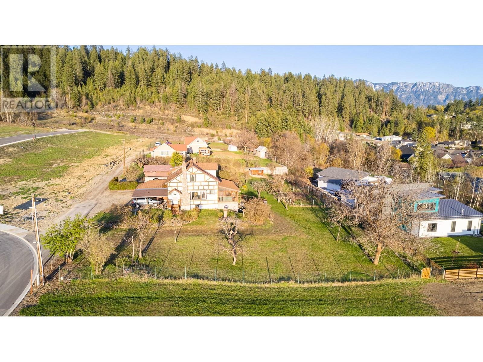 1843 McLaren Street, creston, British Columbia