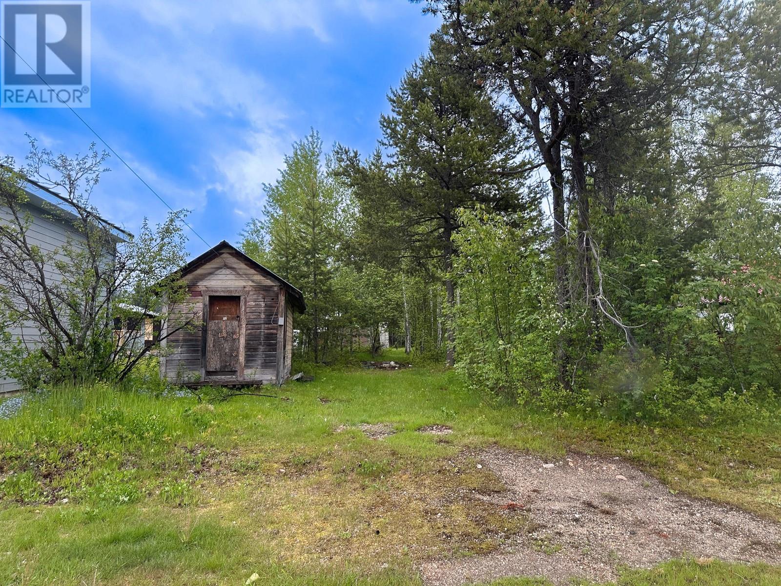 818 SPRUCE Street, blue river, British Columbia