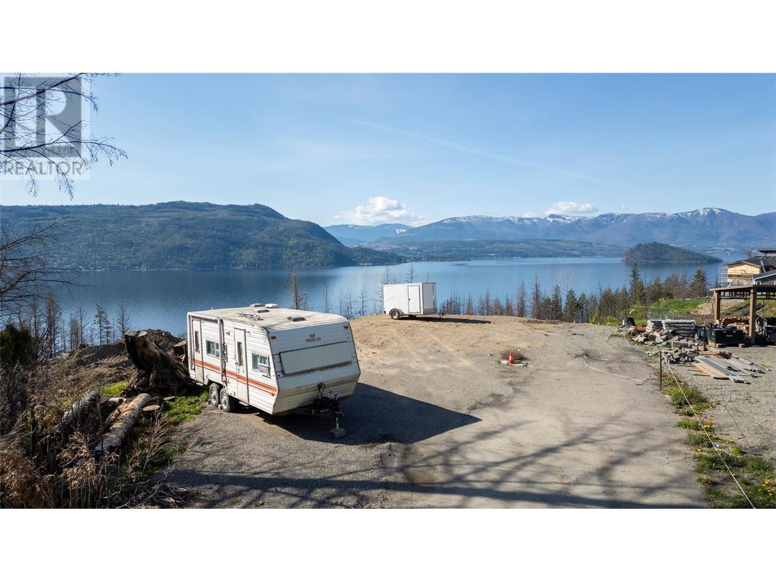 5234 Tallington Drive, celista, British Columbia