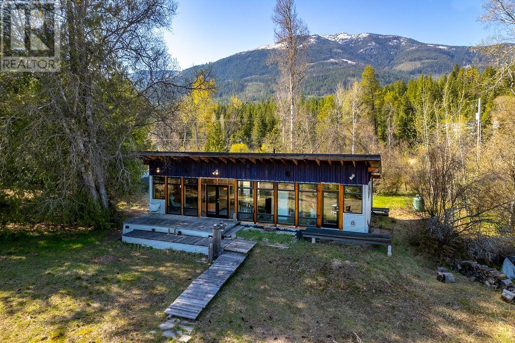 8902 Beach Street, balfour, British Columbia