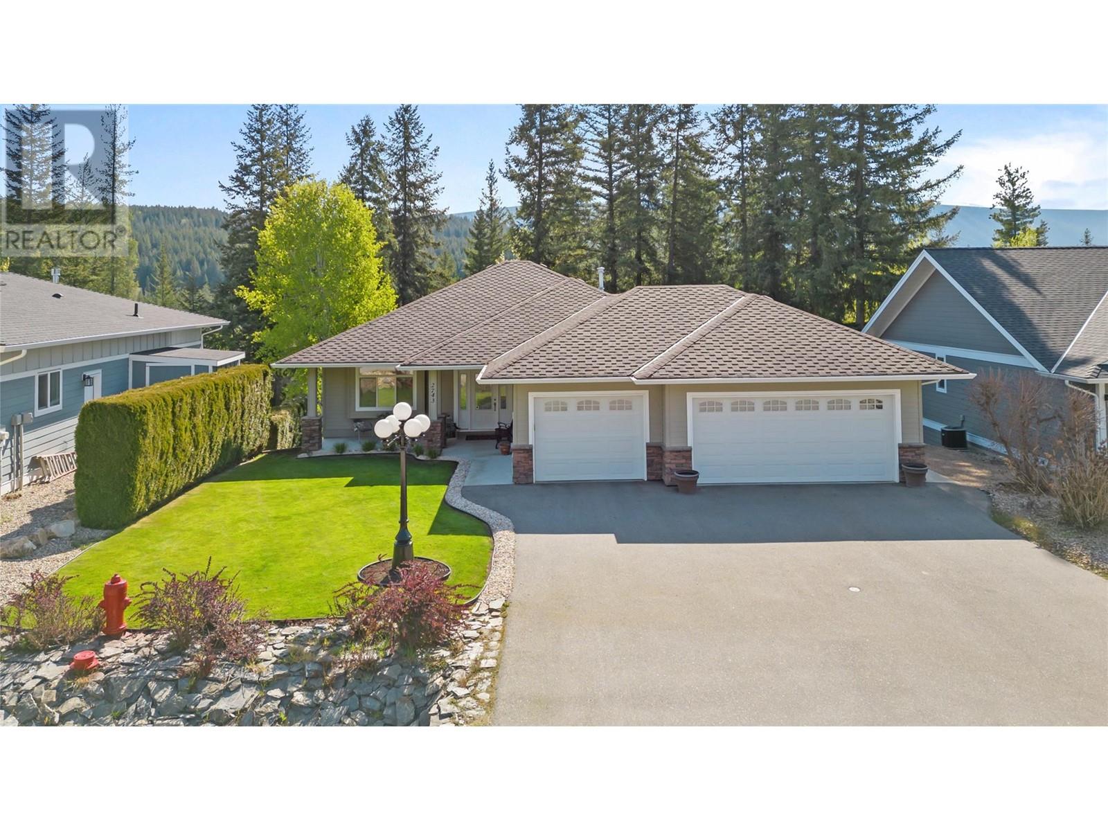 2743 Golf Course Drive, blind bay, British Columbia