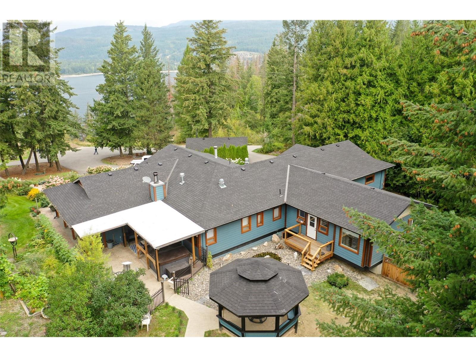 3045 Lindberg Road, sorrento, British Columbia