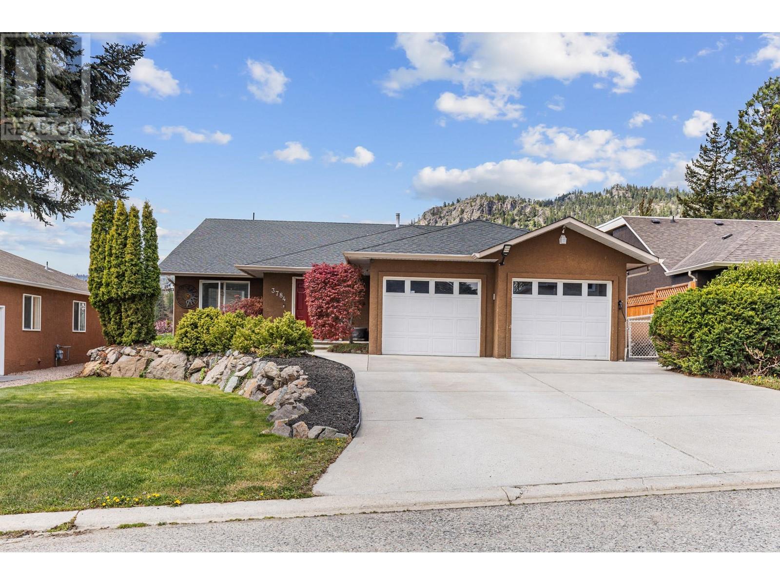 3784 Inglis Place, peachland, British Columbia