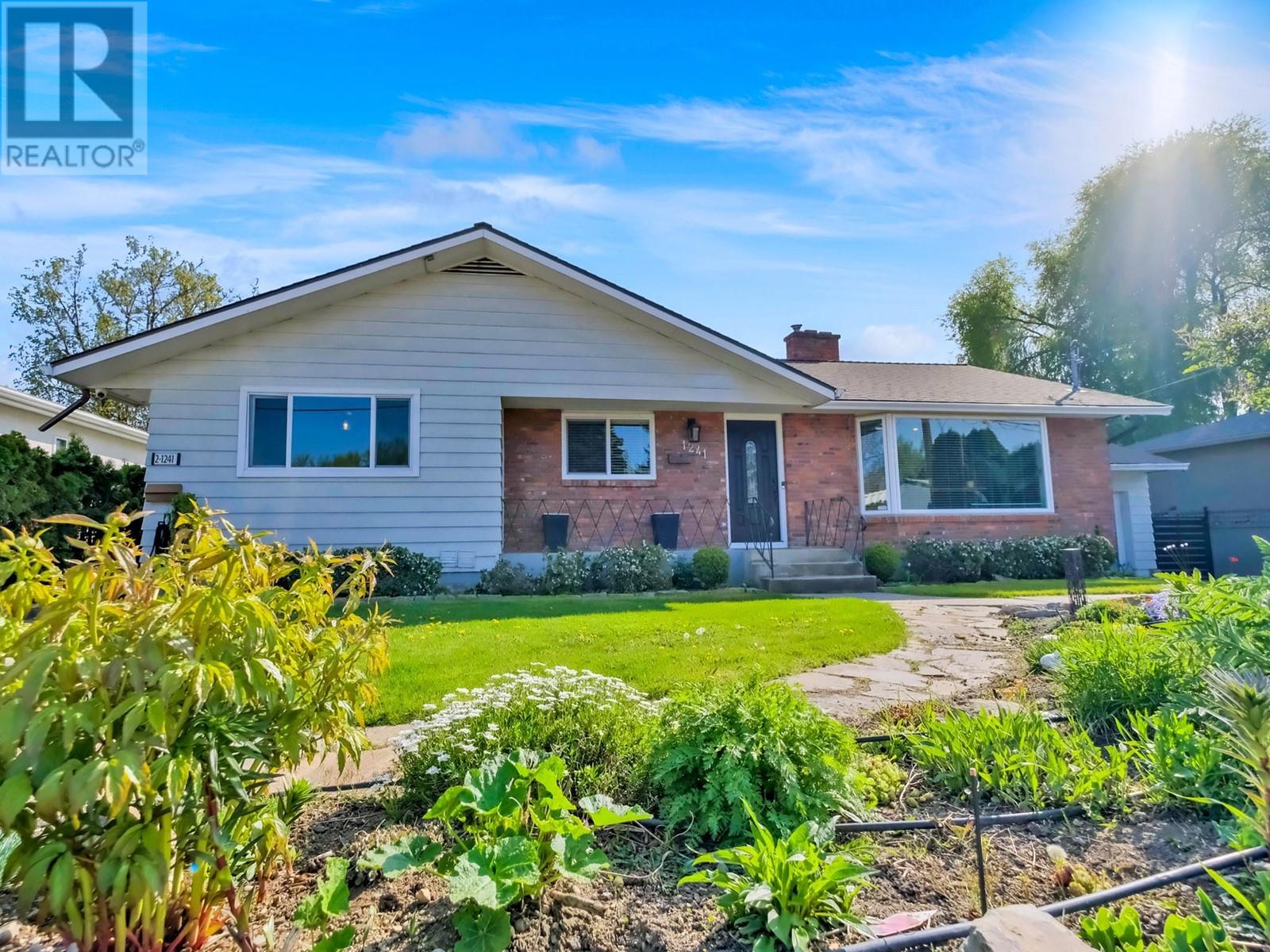 1241 Kelglen Crescent, kelowna, British Columbia