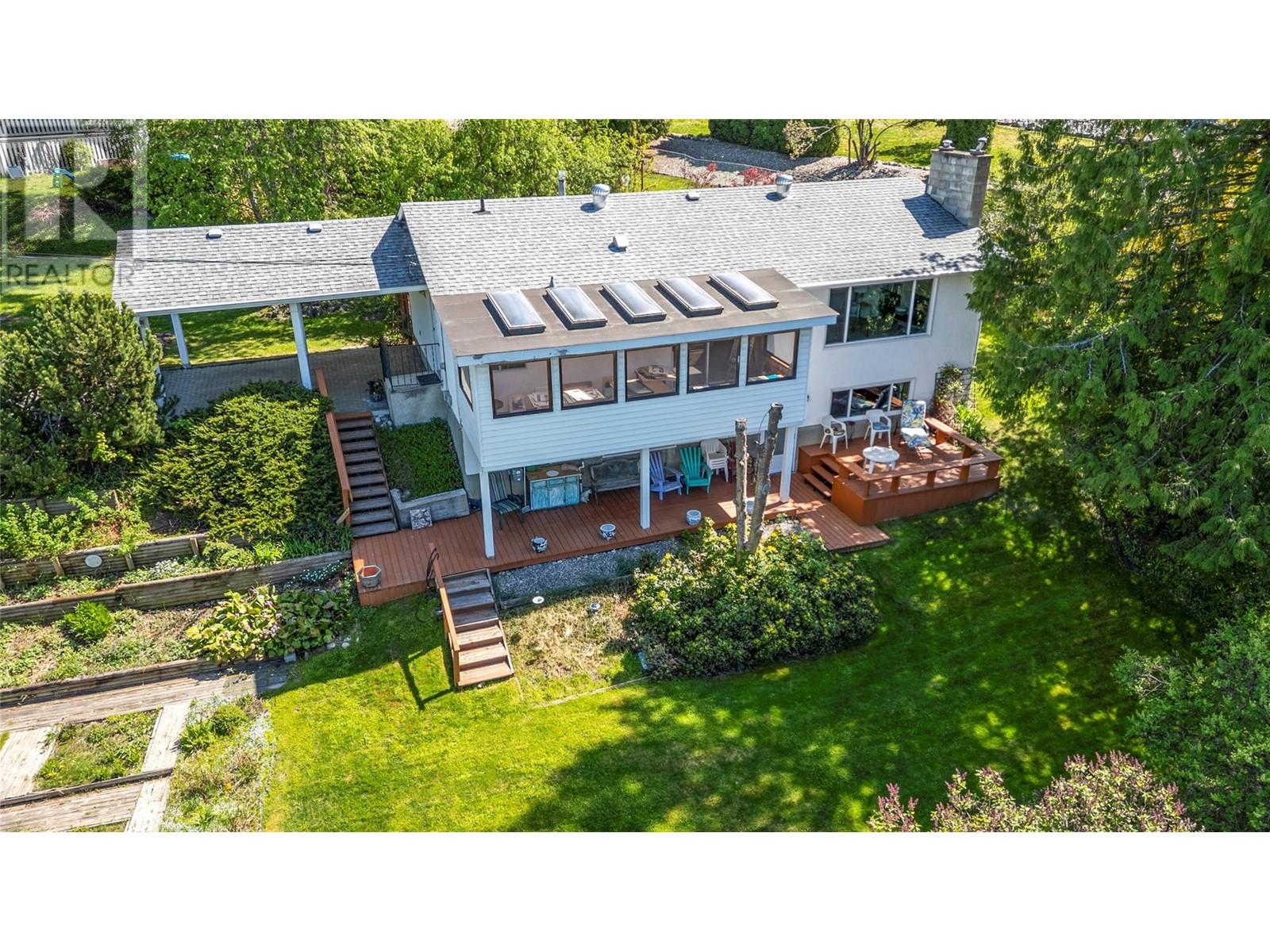 1811 9 Avenue SE, salmon arm, British Columbia