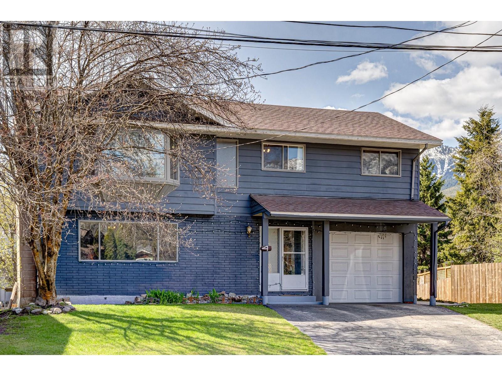 4 Mt Herchmer Avenue, fernie, British Columbia