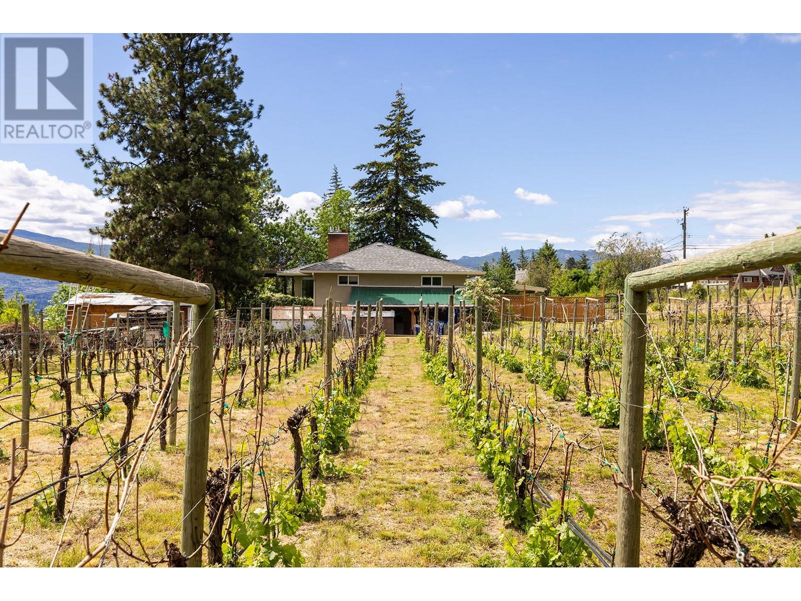 852 Stuart Road, west kelowna, British Columbia