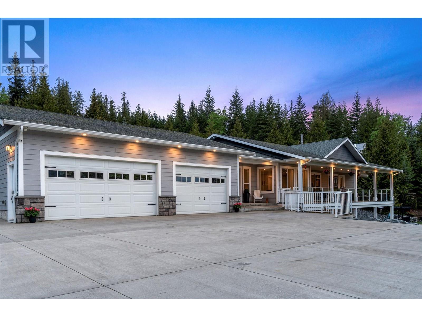 2030 Canoe Beach Drive NE, salmon arm, British Columbia