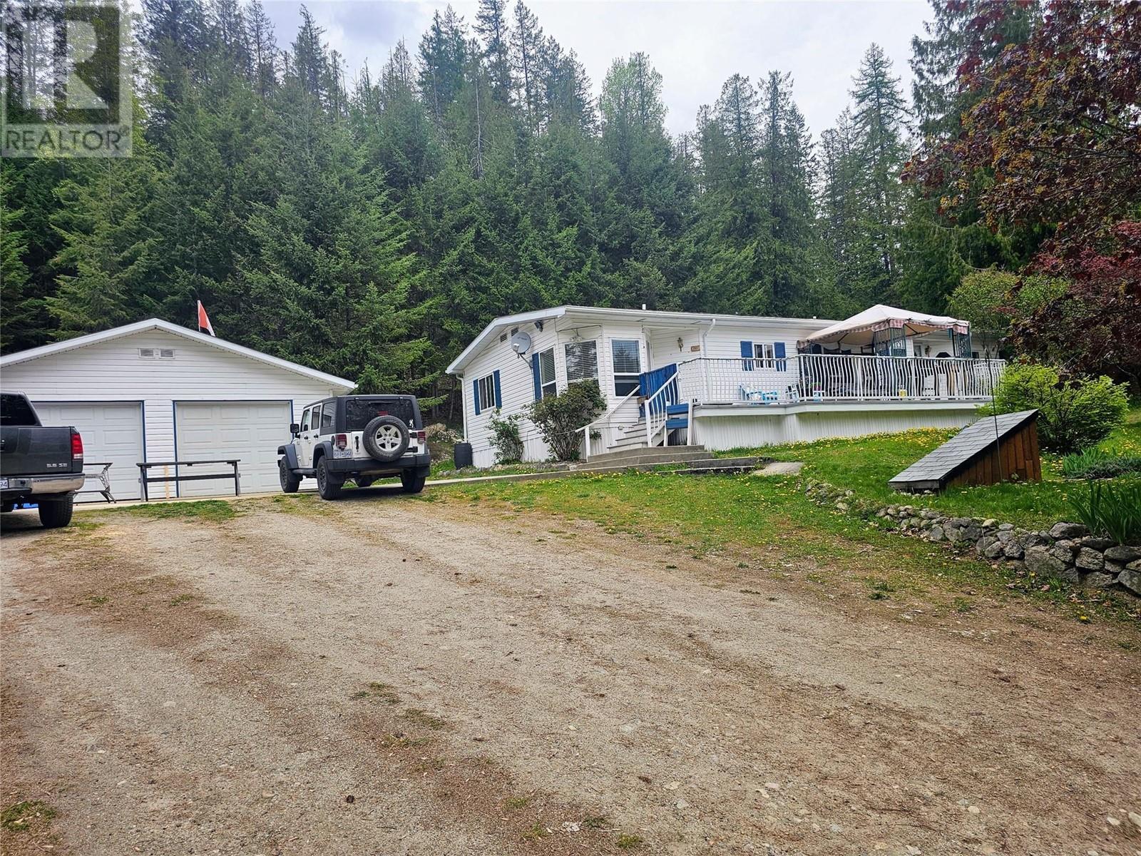 2861 six mile lakes Road, nelson, British Columbia
