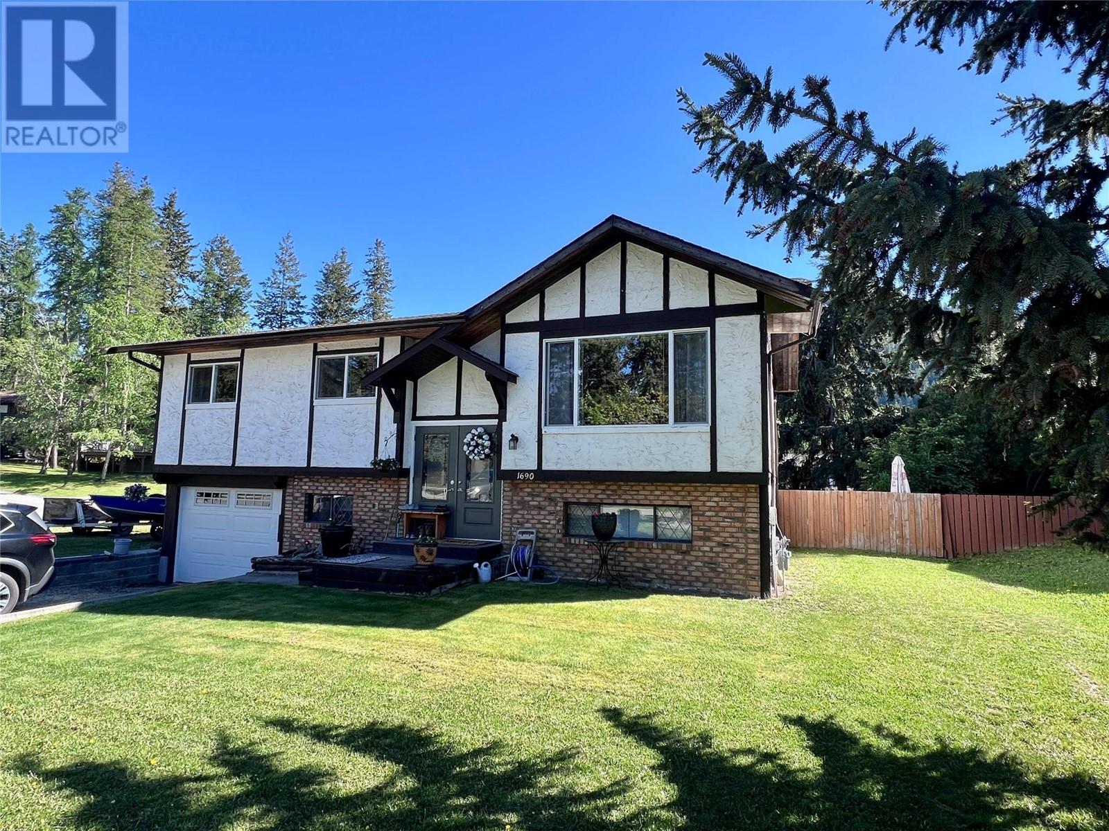 1690 15 Avenue SE, salmon arm, British Columbia