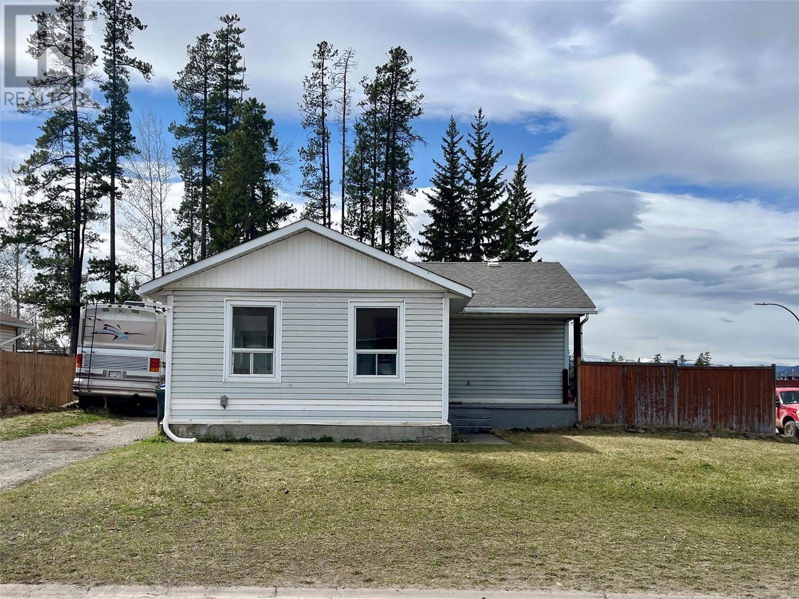 140 Spruce Avenue, tumbler ridge, British Columbia