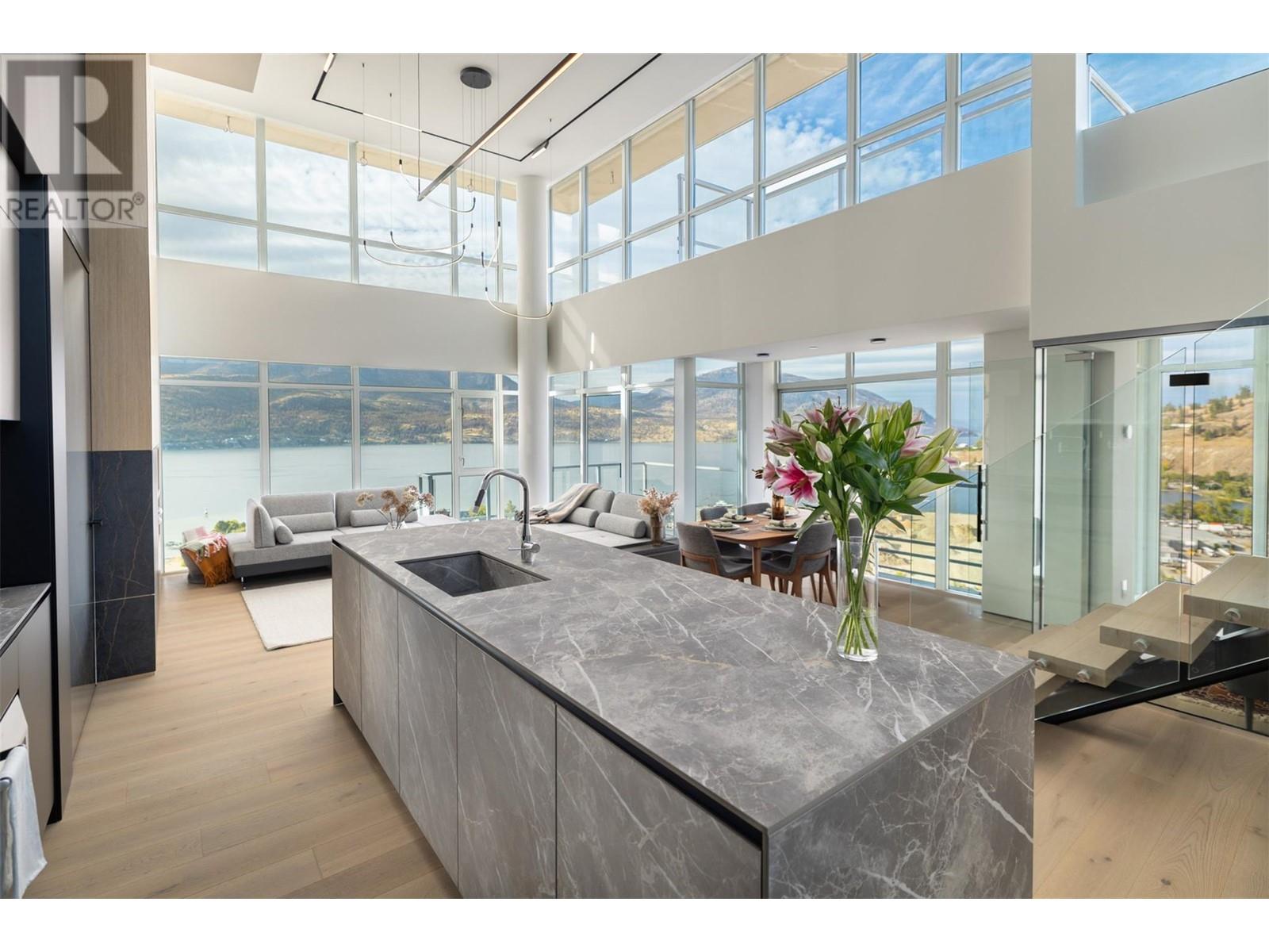 1075 Sunset Drive Unit# PH1, kelowna, British Columbia